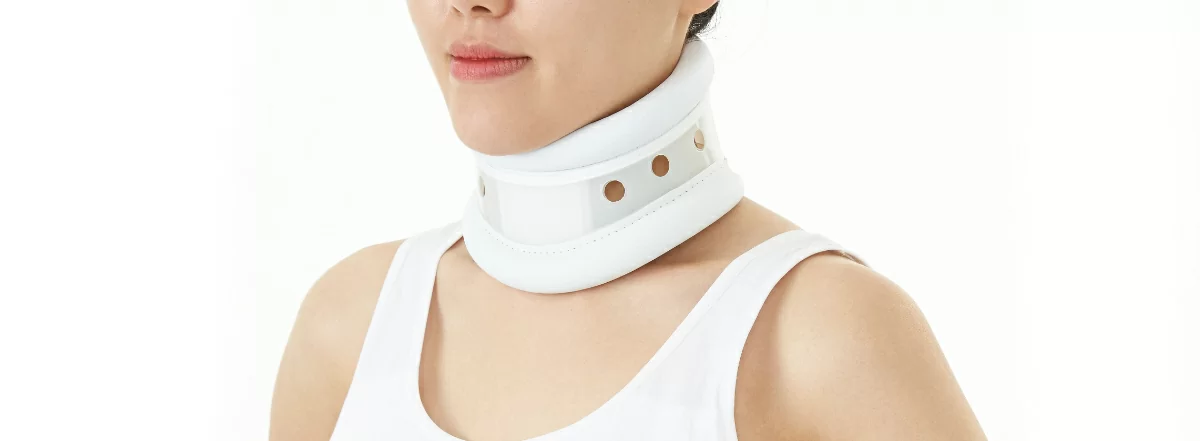 how to wear rigid Thomas Cervical Collar sizes (17)